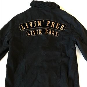 Embroidered black denim jacket with fleece collar